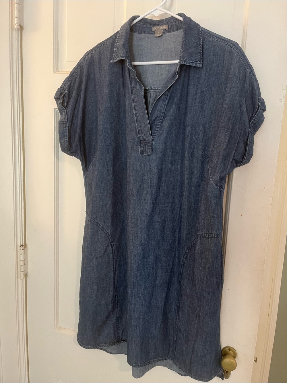 Cute denim dress with huge pockets!